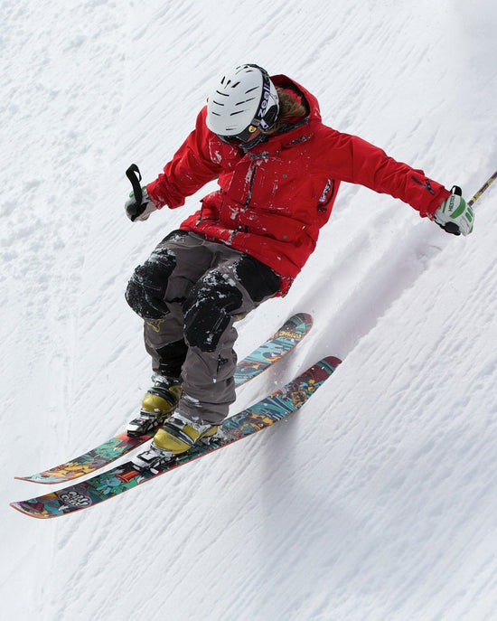 Snow skiing requires an indestructible phone case that is both durable and thermal regulating.